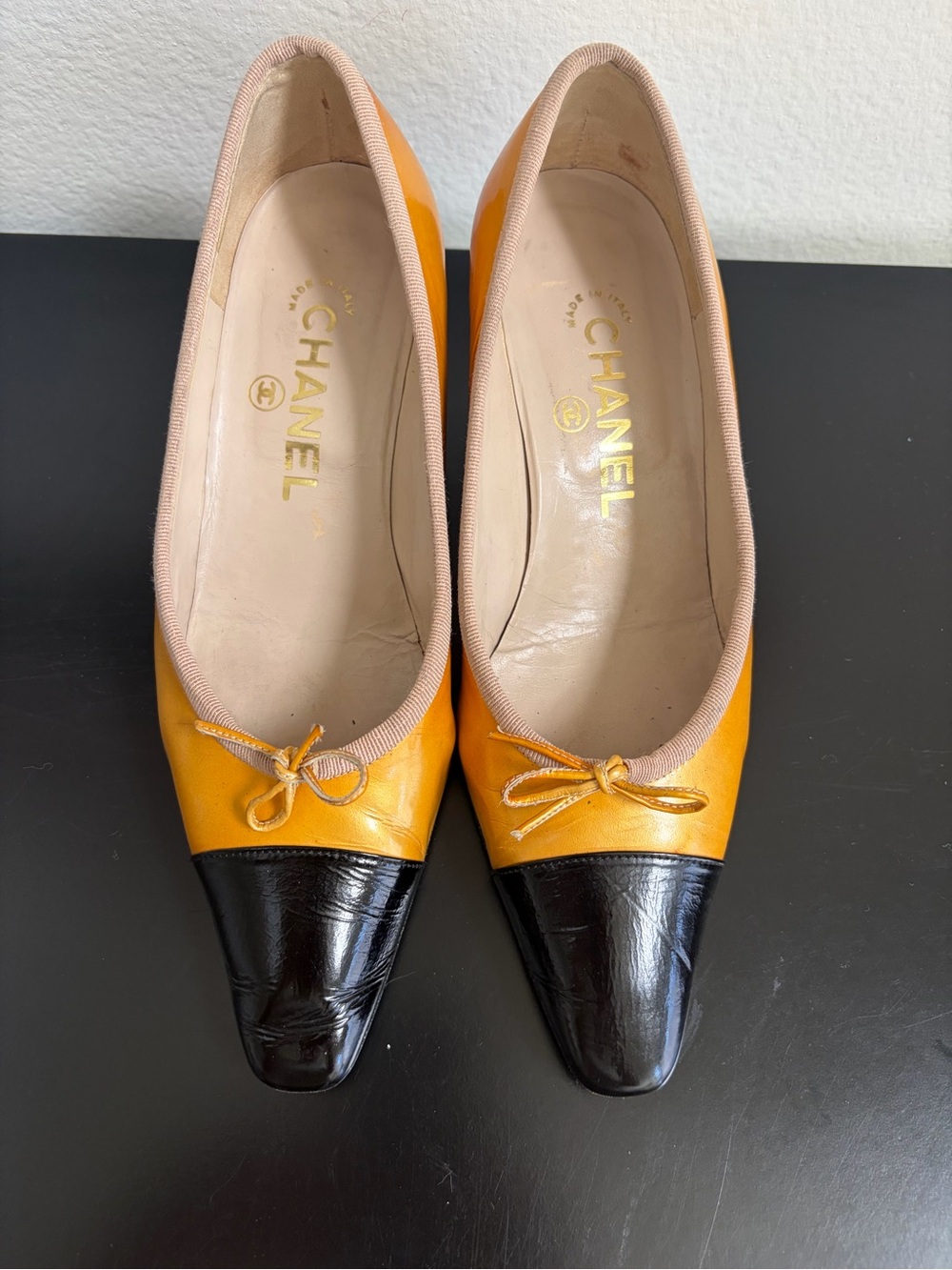 CHANEL Two-Tone Yellow and Black Leather Cap-Toe Ballet Flats - Picture 6 of 6
